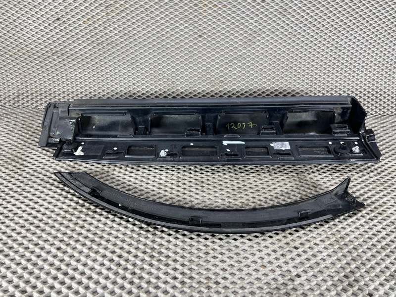 Молдинг двери Jaguar F-Pace (X761, 2024г.)