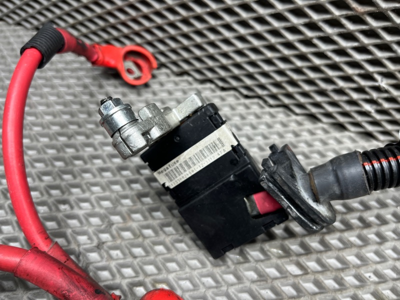 Плюсовой провод аккумулятора Land Rover Range Rover Sport (L320, 2012г.)