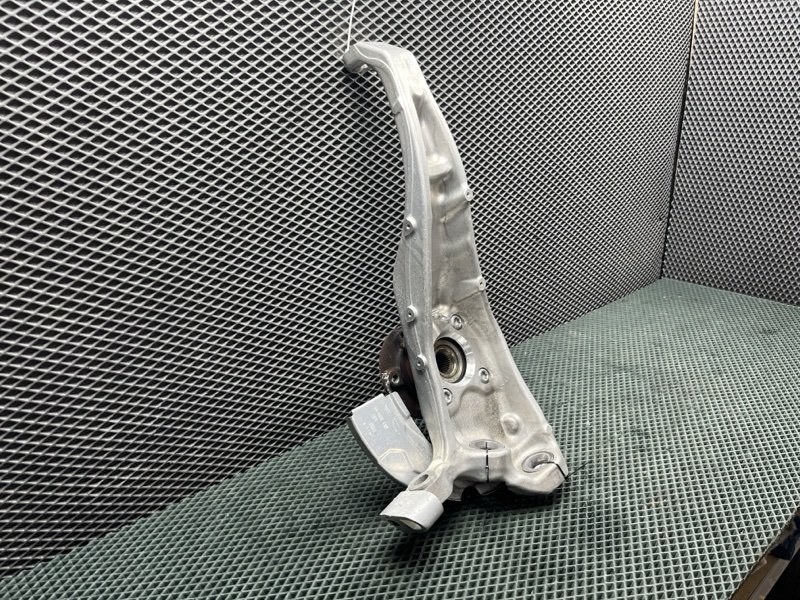 Кулак Land Rover Range Rover Sport (L461, 2025г.)