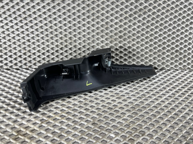 Накладка декоративная салона Land Rover Defender (L663, 2020г.)