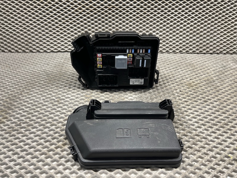 Блок предохранителей Land Rover Range Rover Sport (L461, 2024г.)