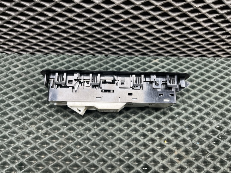 Кнопка складывания сидений Land Rover Range Rover Sport (L461, 2025г.)