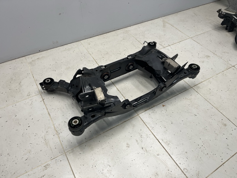 Подрамник Land Rover Discovery Sport (L550, 2016г.)