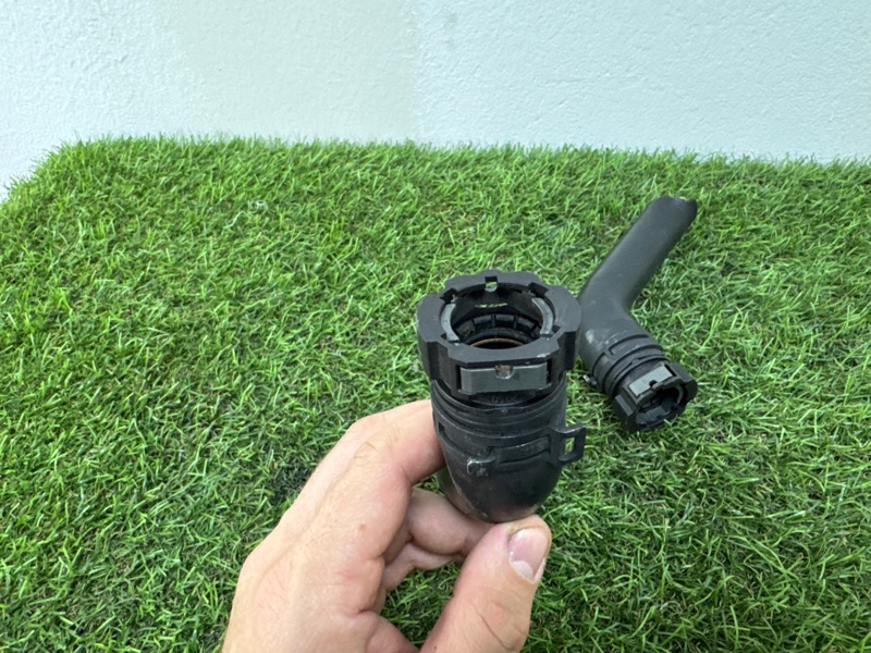 Патрубок отопителя (печки) Land Rover Range Rover (L405, 2018г.)