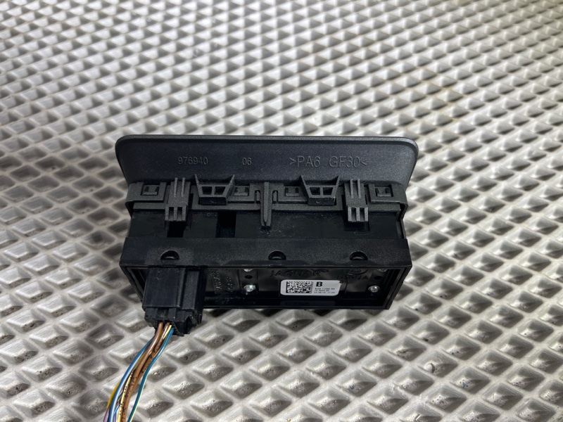 Кнопка открывания багажника Land Rover Range Rover Evoque (L538, 2013г.)