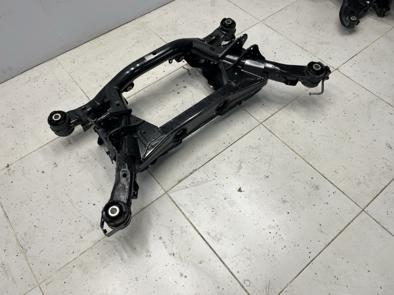 Подрамник Land Rover Discovery Sport (L550, 2016г.)