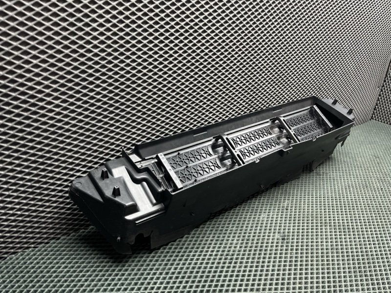 Дефлектор радиатора жалюзи Land Rover Range Rover Sport (L461, 2025г.)