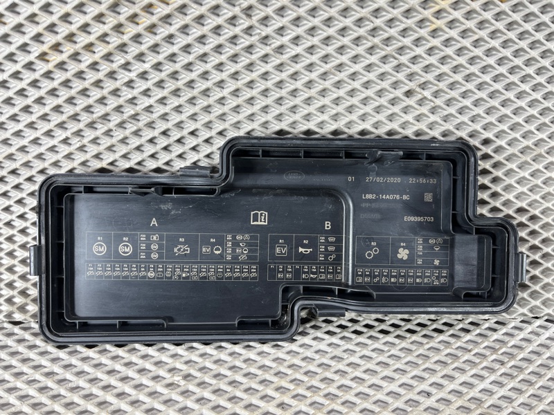 Крышка блока предохранителей Land Rover Defender (L663, 2020г.)