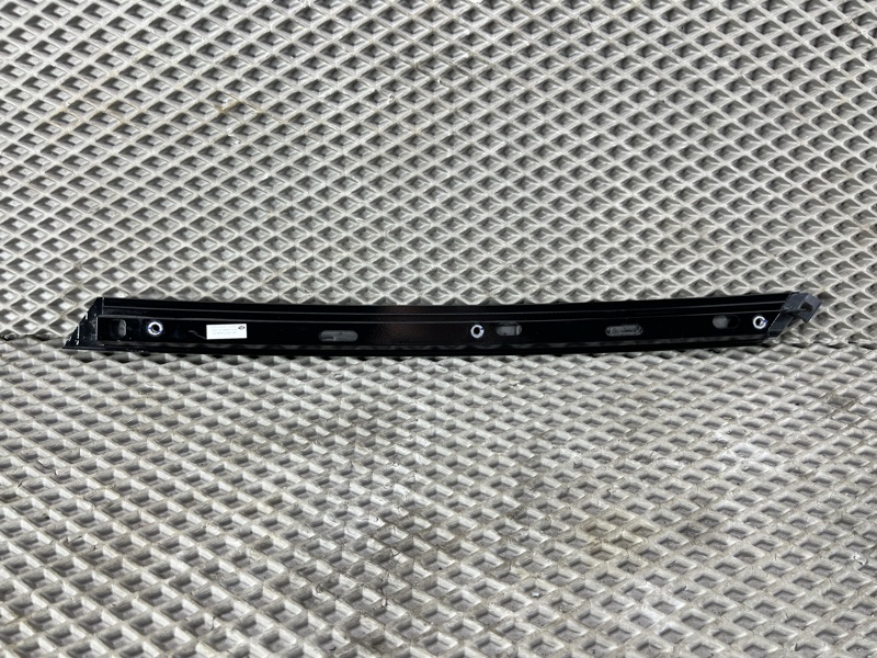 Декоративная накладка двери Land Rover Range Rover Sport (L461, 2024г.)
