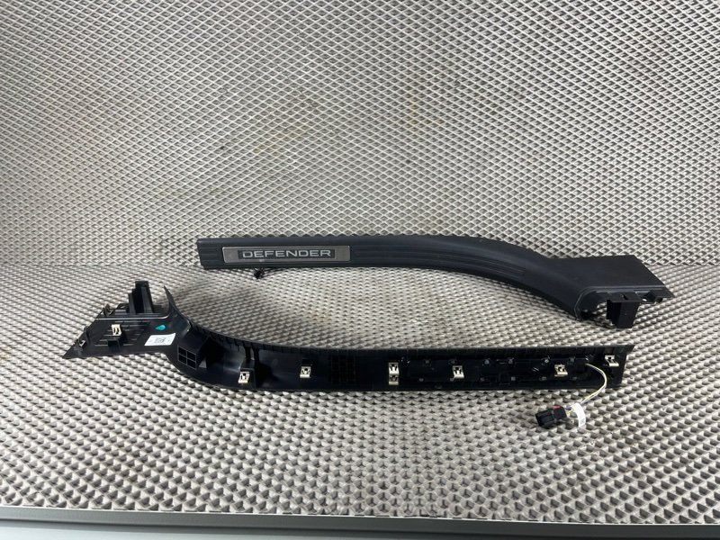 Накладка на порог с подсветкой (комплект) Land Rover Defender (L663, 2020г.)