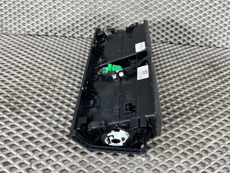 Дефлектор обдува салона центральный Land Rover Defender (L663, 2020г.)