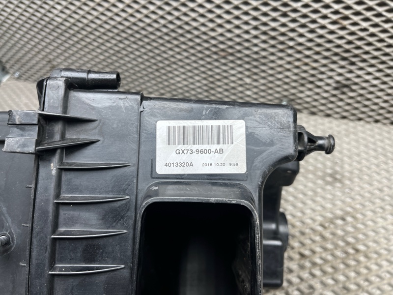 Корпус воздушного фильтра Jaguar F-Pace (X761, 2016г.)