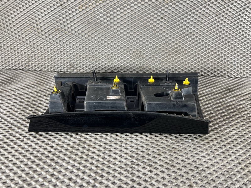 Накладка стойки D Land Rover Defender (L663, 2020г.)