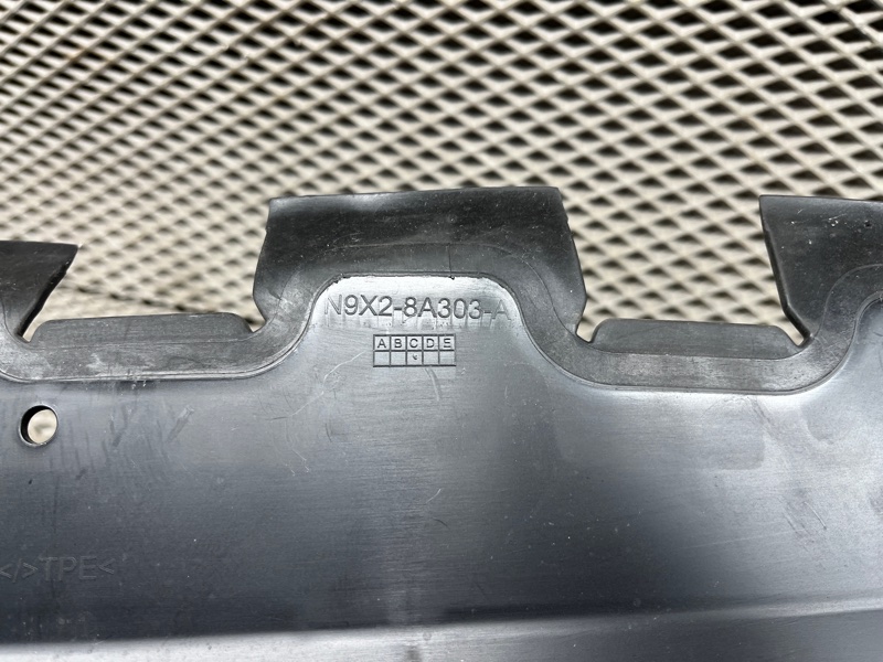 Дефлектор радиатора жалюзи Land Rover Range Rover Sport (L461, 2024г.)