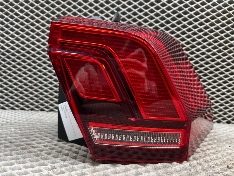 Фонарь Volkswagen Tiguan (MBQ, 2023г.)