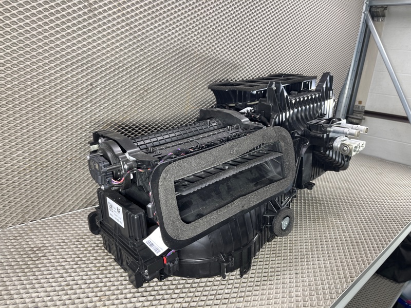 Отопитель в сборе (печка) Land Rover Range Rover Sport (L461, 2024г.)