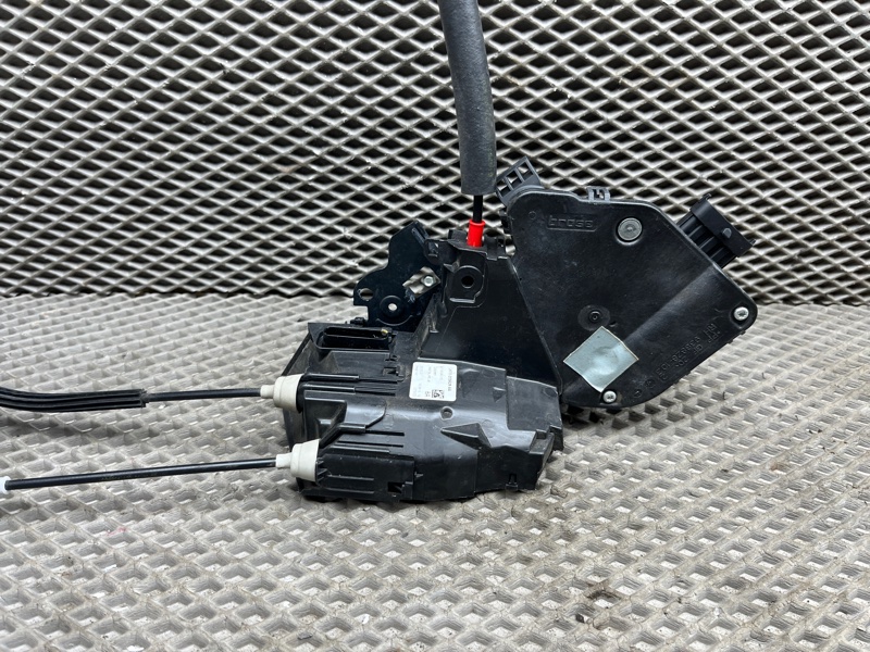 Замок двери Land Rover Discovery Sport (L550, 2020г.)