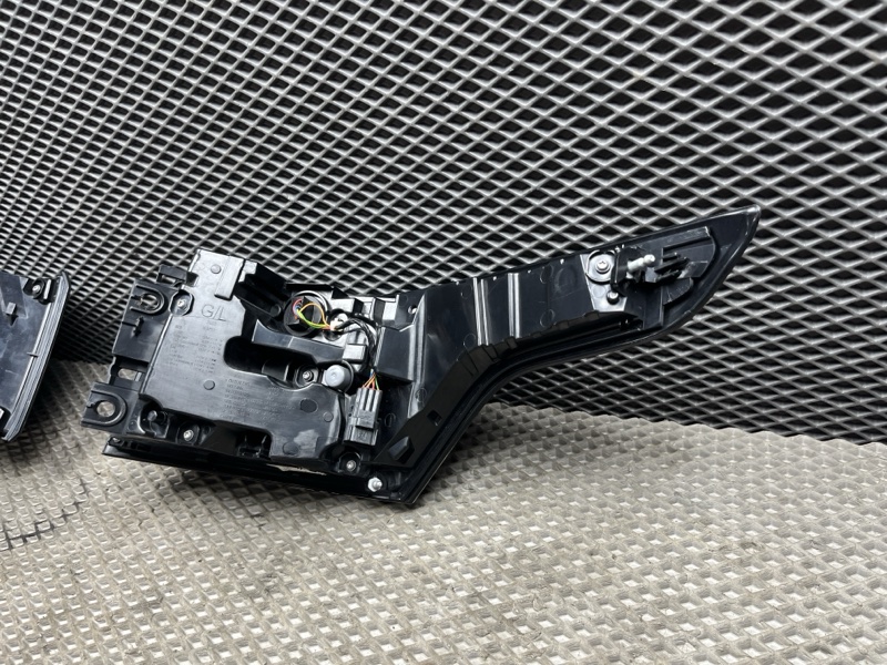 Фонари рестайлинг Land Rover Range Rover Sport (L494, 2020г.)