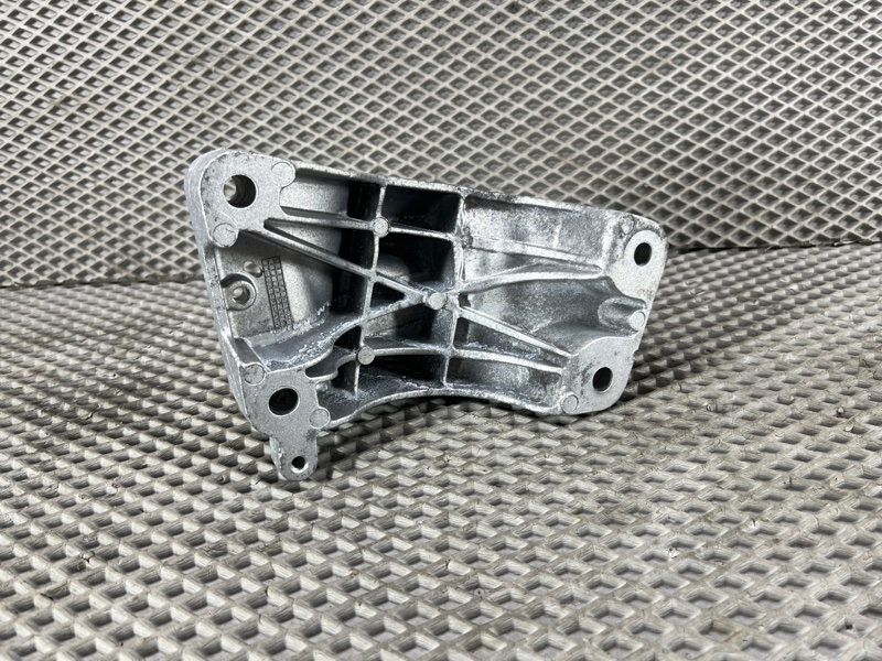 Опора двигателя Land Rover Range Rover Sport (L461, 2024г.)