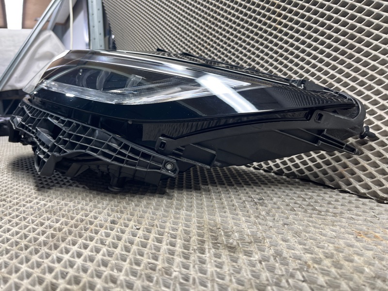 Фара светодиодная Land Rover Range Rover Sport (L461, 2024г.)