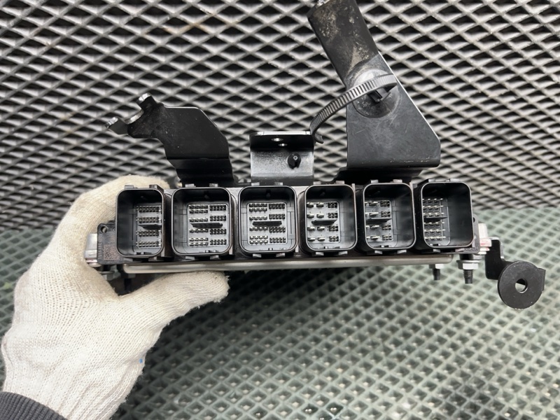 Блок управления двигателем Land Rover Range Rover Sport (L494, 2021г.)