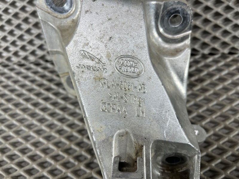 Опора двигателя Land Rover Defender (L663, 2020г.)