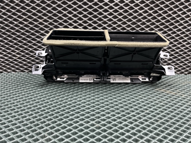 Дефлектор обдува салона центральный Land Rover Range Rover (L405, 2016г.)