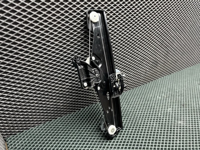 Стеклоподъемник Land Rover Range Rover Sport (L461, 2025г.)