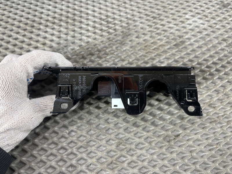Кнопка стеклоподъемника Land Rover Range Rover Sport (L461, 2024г.)