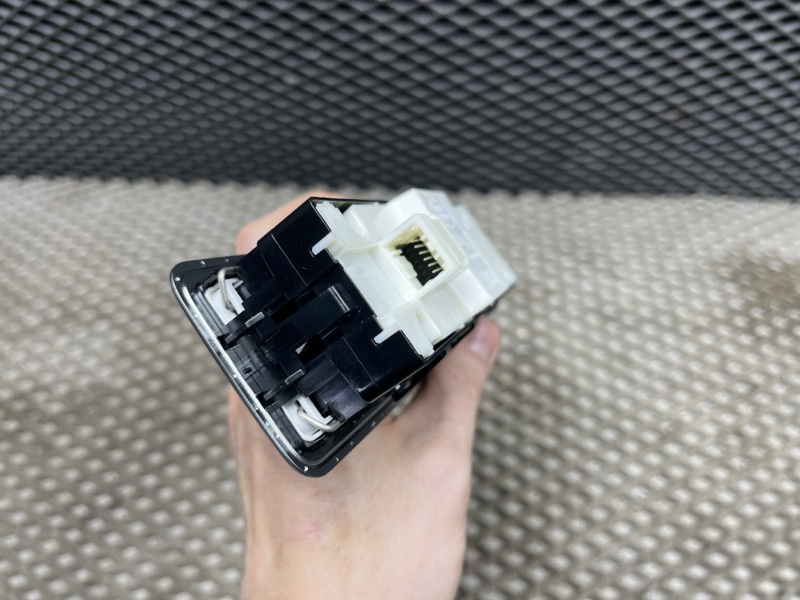 Кнопка стеклоподъемника Land Rover Range Rover Sport (L494, 2020г.)