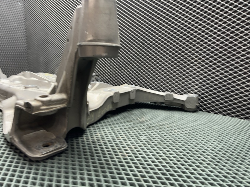 Подрамник Land Rover Range Rover Evoque (L551, 2020г.)