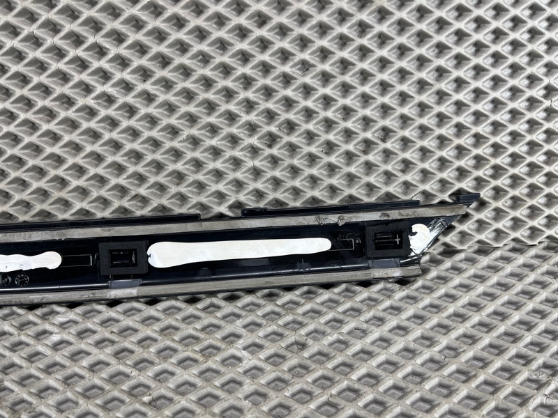 Крепление накладки лобового стекла Land Rover Range Rover Sport (L461, 2024г.)