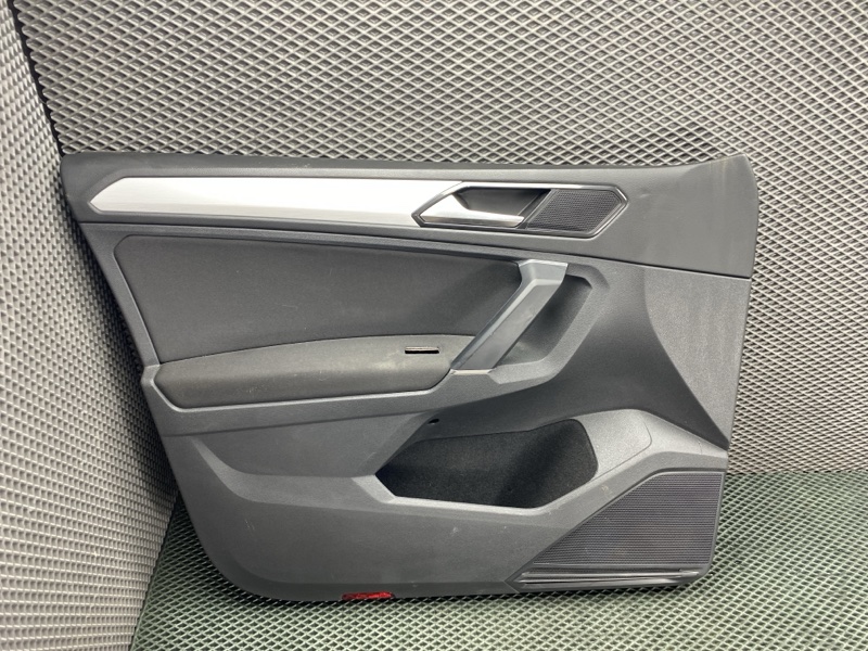 Обшивка двери Volkswagen Tiguan (MK2, 2018г.)