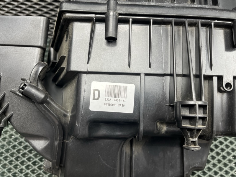 Корпус воздушного фильтра Land Rover Discovery Sport (L550, 2016г.)