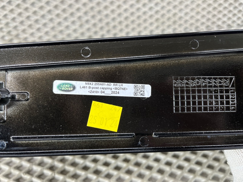 Декоративная накладка двери Land Rover Range Rover Sport (L461, 2024г.)