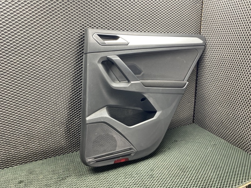Обшивка двери Volkswagen Tiguan (MK2, 2018г.)