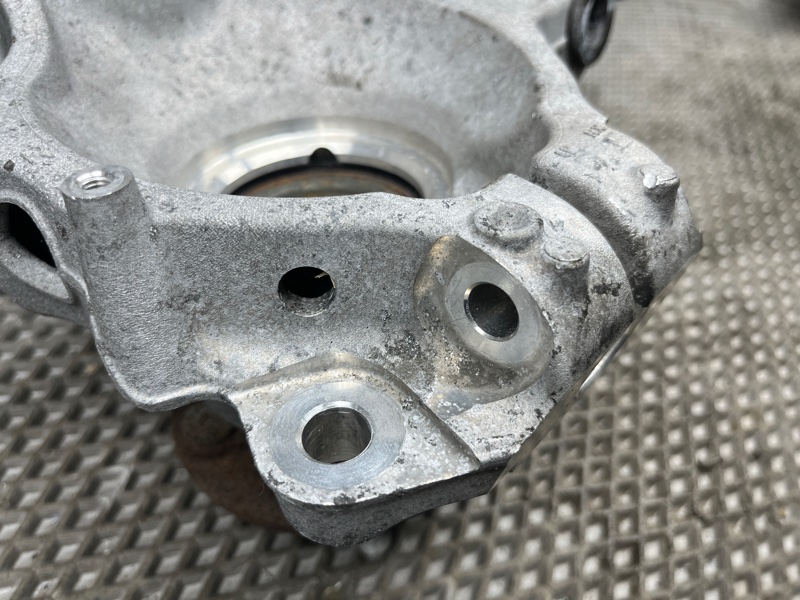 Кулак Land Rover Discovery Sport (L550, 2020г.)