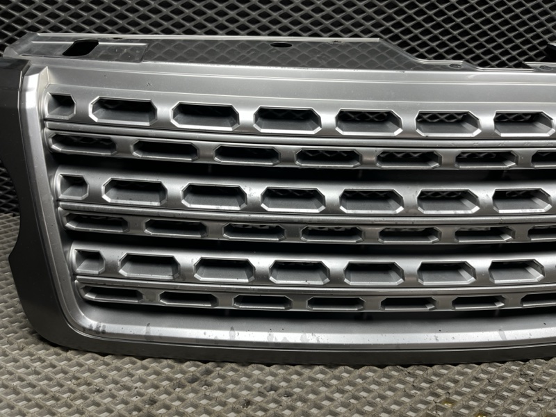 Решетка радиатора Land Rover Range Rover (L405, 2016г.)