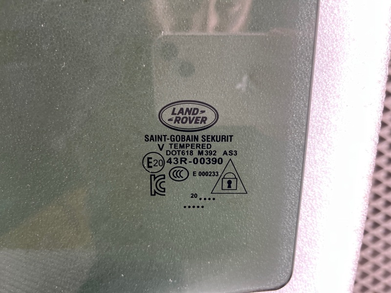 Стекло двери Land Rover Defender (L663, 2020г.)