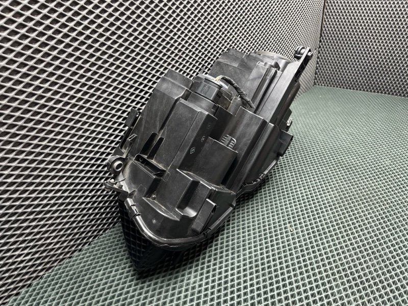 Фара Volkswagen Tiguan (MK2, 2018г.)