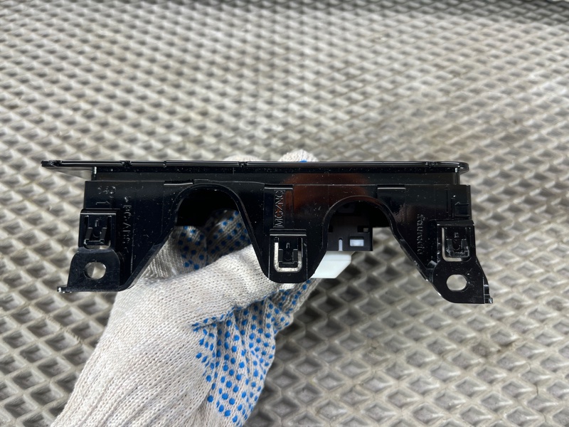Кнопка стеклоподъемника Land Rover Range Rover Sport (L461, 2024г.)