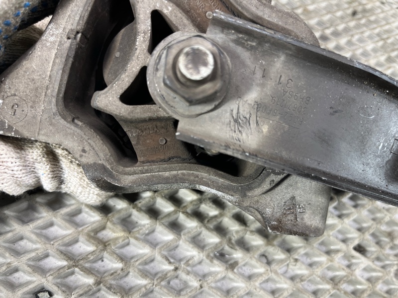 Подушка двигателя Land Rover Range Rover Evoque (L538, 2012г.)