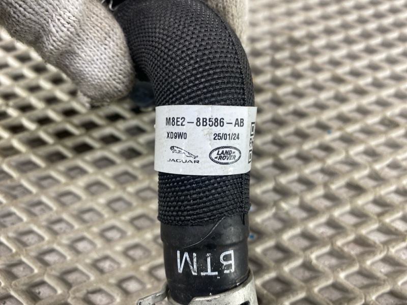 Трубка системы охлаждения Land Rover Range Rover Sport (L461, 2024г.)