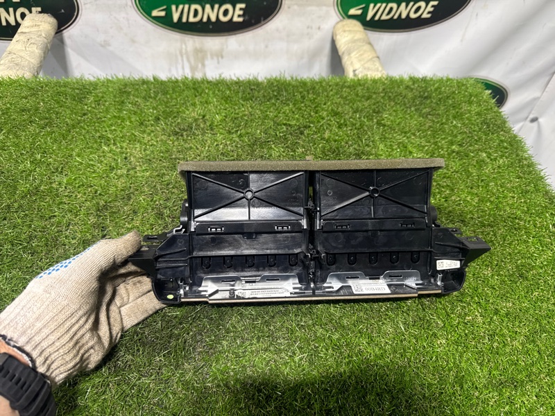 Дефлектор центр Land Rover Range Rover (L405, 2016г.)