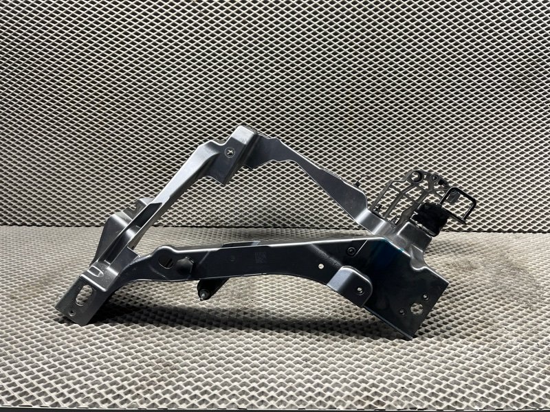 Крепление фары (кронштейн фары) Land Rover Range Rover Sport (L461, 2024г.)
