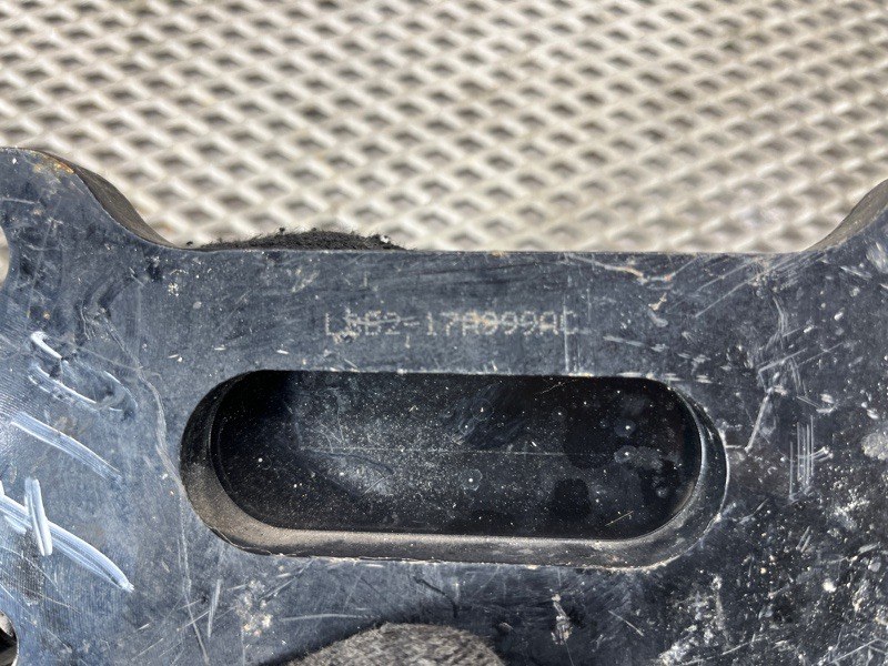 Петля буксировочная Land Rover Defender (L663, 2020г.)