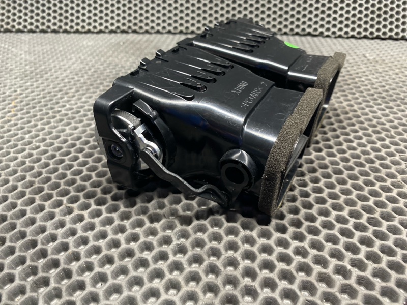 Дефлектор обдува салона центральный Land Rover Discovery Sport (L550, 2020г.)