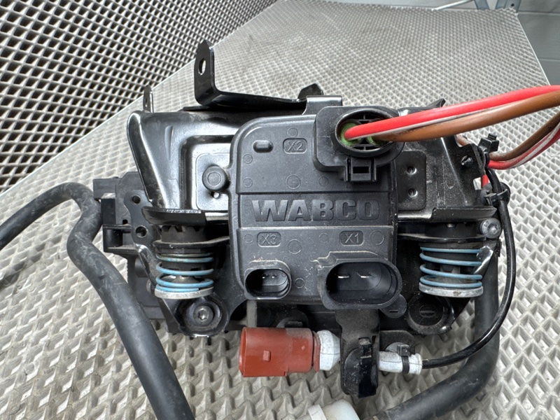 Компрессор пневмоподвески Land Rover Range Rover Sport (L461, 2024г.)