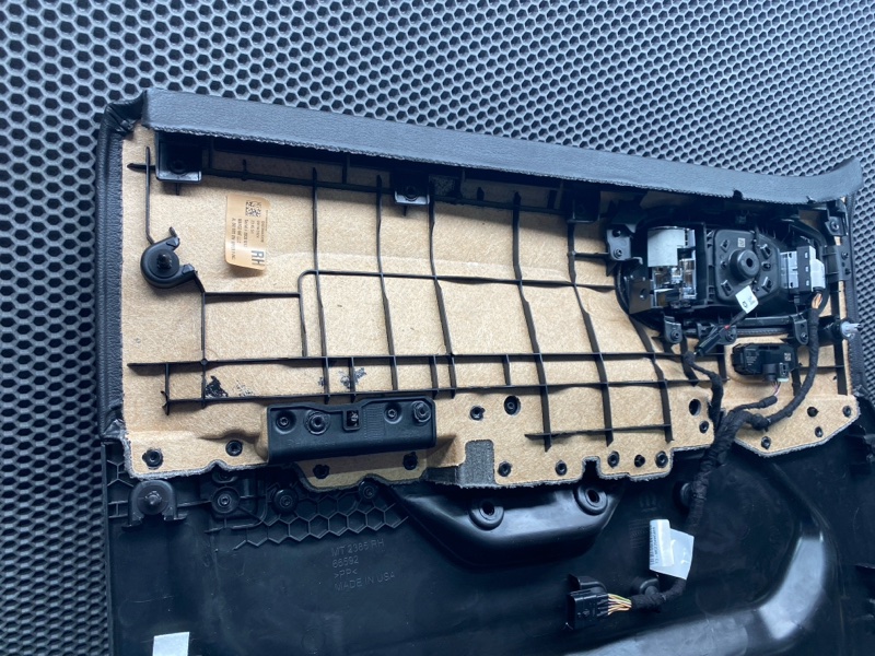 Обивка двери Jeep Wrangler (JL, 2025г.)
