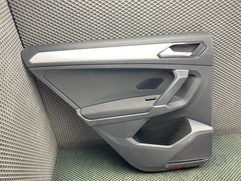 Обшивка двери Volkswagen Tiguan (MK2, 2018г.)